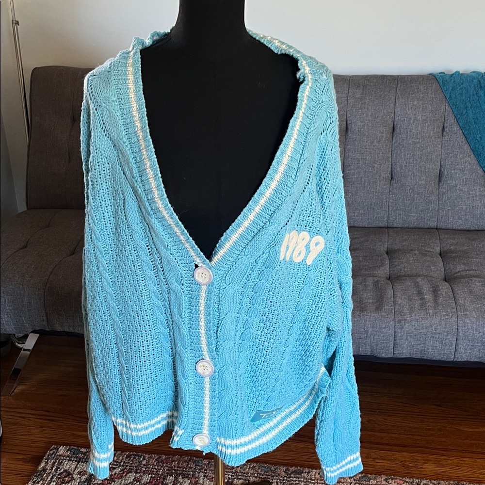 Taylor Swift Light Blue 1989 Cable Knit Cardigan size M/L - Picture 1 of 5